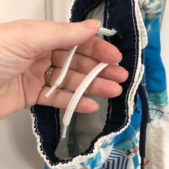 GAP beach scene boys swim trunks - Picture 8 of 8